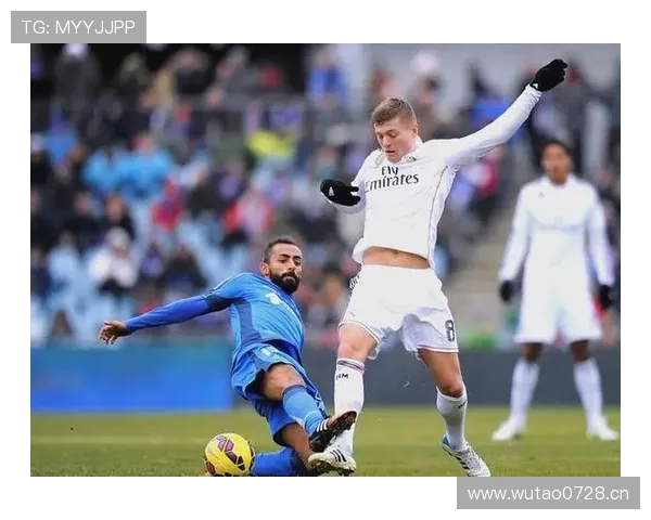 皇马关键比赛表现波动，稳定性承压影响争冠形势