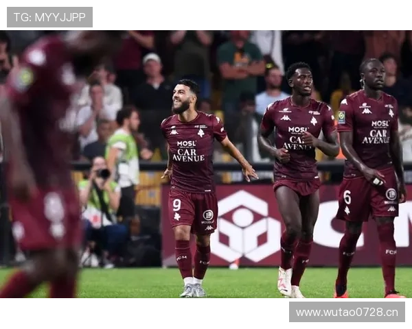 维蒂尼亚 vs 厄德高：中场创造力与进攻组织方式差异