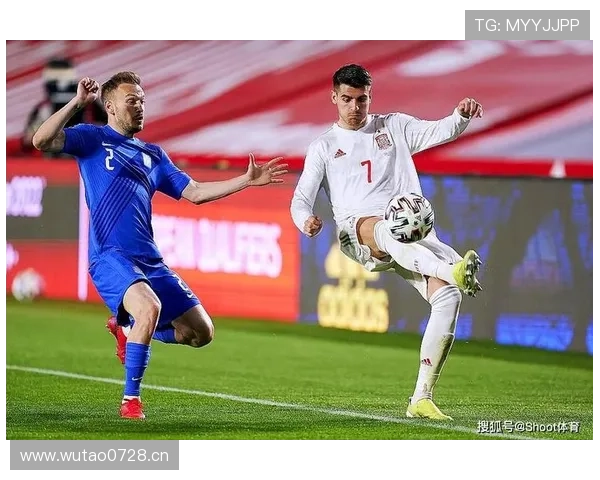 杜埃 vs 登贝莱：突破能力与进攻效率差距在哪