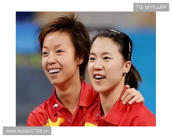 王楠比赛间隙居然还能边吃火锅边聊天，这画面我酸了！