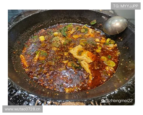 苏亚雷斯训练完回家吃晚饭，餐桌上摆着三块牛排两瓶红酒——这还是他“随便吃点”的状态？