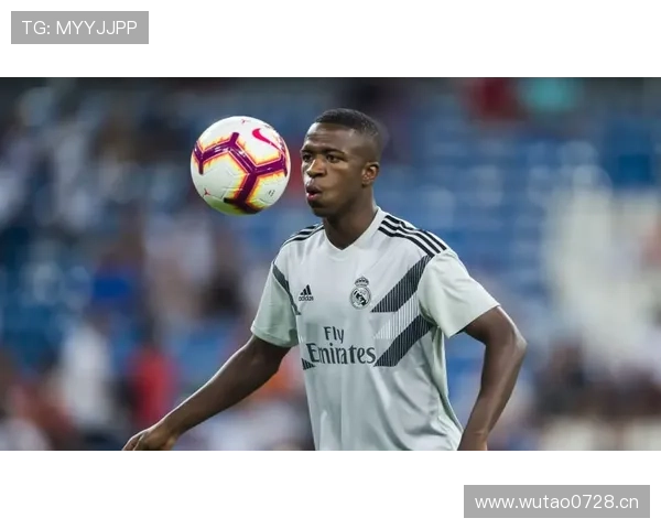 马丁内利与维尼修斯：巴西边锋成长路径对比分析