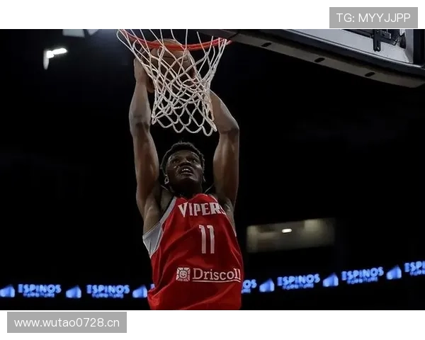 阿布杜尔-贾巴尔内线钩射效率领先同代巨星，奠定篮下统治地位